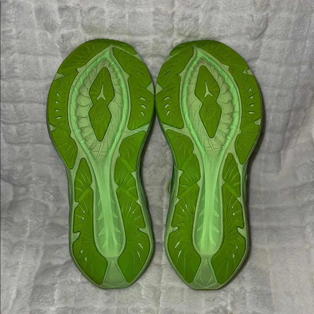 ASICS Novablast 4 Illuminate Green Running Shoes W9.5 2023 - Picture 13 of 16